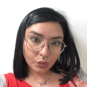 Meet your Posher, Mariela